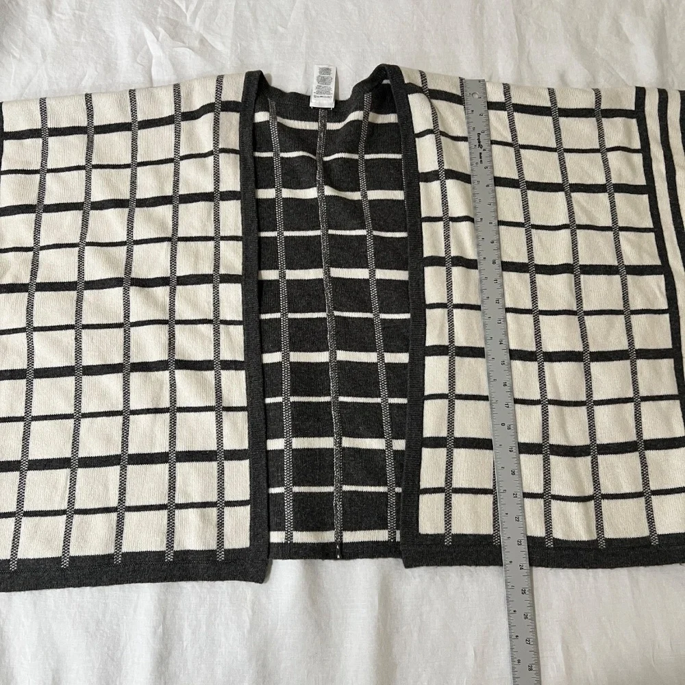 CAbi cream/grey plaid sweater‎ cardigan poncho XS/S